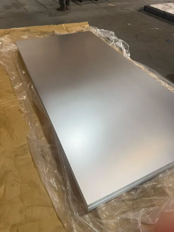 Construction steel angle bar bundled for export packaging