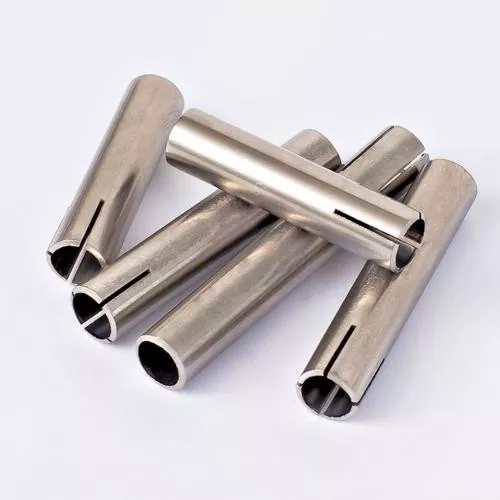 Seamless hot-expansion steel pipe for oil and gas transport